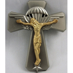Broche croix parachutistes...